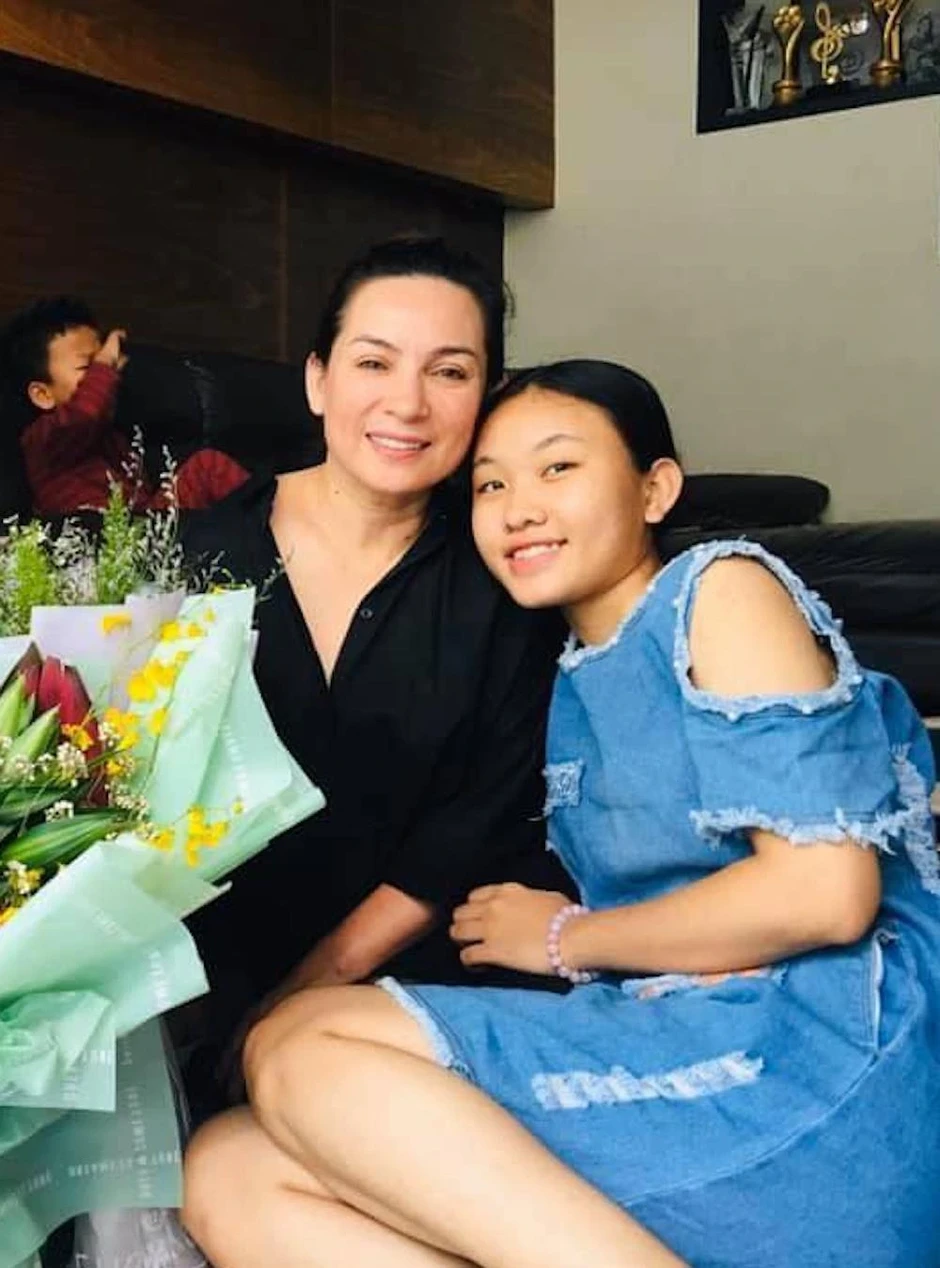 Con gái nuôi ca sĩ Phi Nhung: 'Ở đây ai cũng nhớ mẹ' Con gái nuôi ca sĩ Phi Nhung: 'Ở đây ai cũng nhớ mẹ'