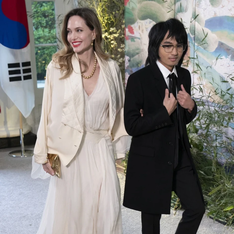 Con ruột lẫn con nuôi của Brad Pitt và Angelina Jolie thi nhau bỏ họ cha Con ruột lẫn con nuôi của Brad Pitt và Angelina Jolie thi nhau bỏ họ cha