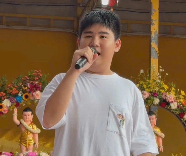 Con trai Kim Tử Long hát Lương Sơn Bá - Chúc Anh Đài cùng mẹ Trinh Trinh Con trai Kim Tử Long hát Lương Sơn Bá - Chúc Anh Đài cùng mẹ Trinh Trinh