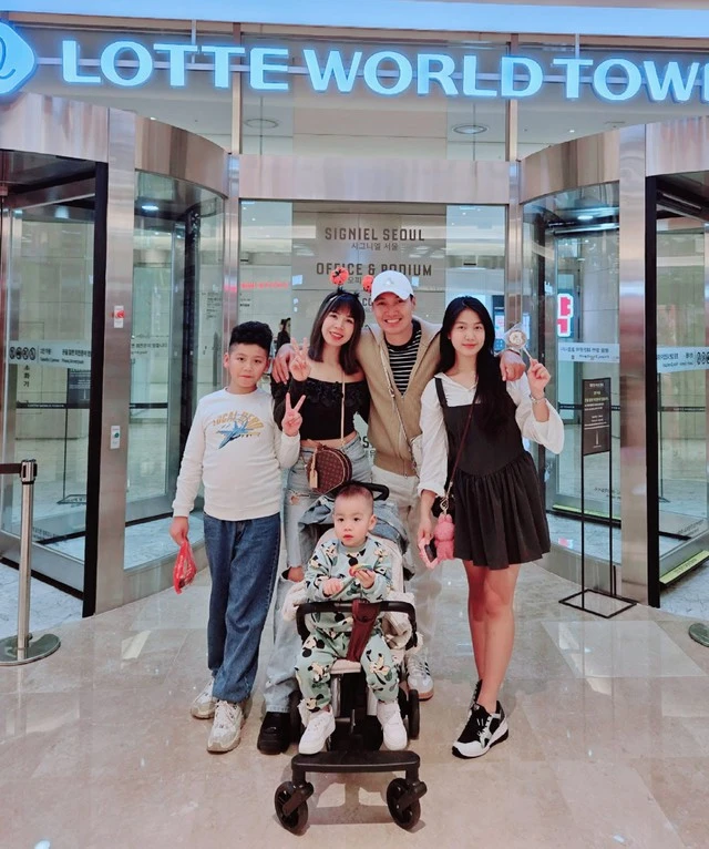 Con trai Mạnh Trường trổ tài rửa hết cả "núi" bát đĩa, bà xã nam diễn viên "thả thính": "Con dâu tương lai đã yên tâm chưa?"