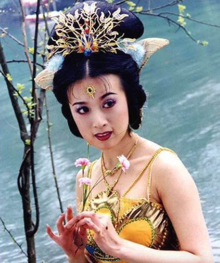 Công chúa Khổng Tước của "Tây du ký": U50 viên mãn, giàu sang bên chồng đại gia Công chúa Khổng Tước của "Tây du ký": U50 viên mãn, giàu sang bên chồng đại gia