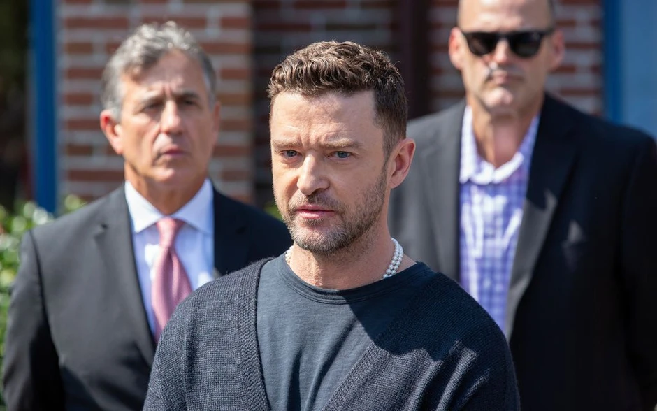 Công khai video Justin Timberlake bị cảnh sát bắt vì lái xe khi say rượu Công khai video Justin Timberlake bị cảnh sát bắt vì lái xe khi say rượu