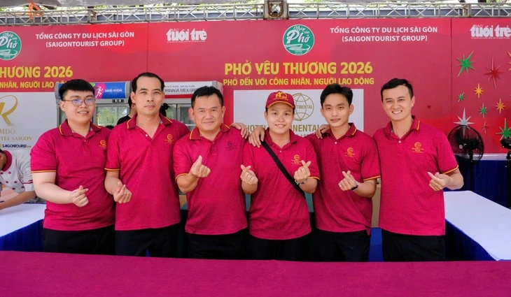 Công nhân, người lao động là những thượng khách của Phở yêu thương Công nhân, người lao động là những thượng khách của Phở yêu thương