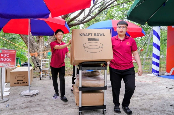 Công nhân, người lao động là những thượng khách của Phở yêu thương Công nhân, người lao động là những thượng khách của Phở yêu thương