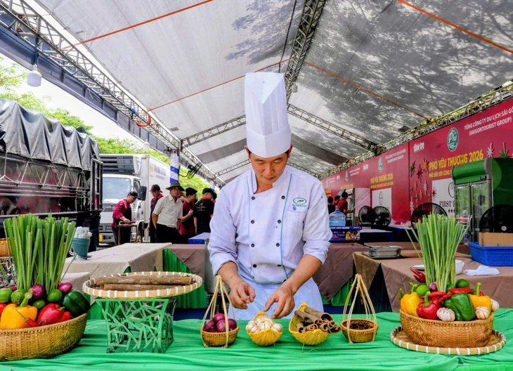 Công nhân, người lao động là những thượng khách của Phở yêu thương Công nhân, người lao động là những thượng khách của Phở yêu thương