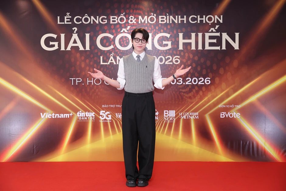 Công Vinh 'lẻ bóng' dự sự kiện, Hòa Minzy, Trang Pháp gợi cảm trên thảm đỏ Công Vinh 'lẻ bóng' dự sự kiện, Hòa Minzy, Trang Pháp gợi cảm trên thảm đỏ