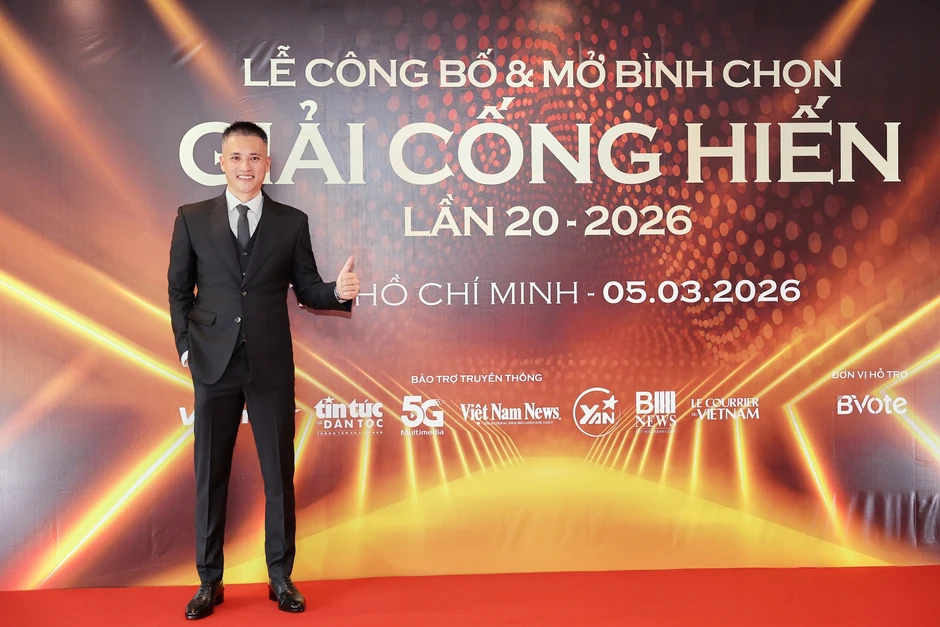 Công Vinh 'lẻ bóng' dự sự kiện, Hòa Minzy, Trang Pháp gợi cảm trên thảm đỏ Công Vinh 'lẻ bóng' dự sự kiện, Hòa Minzy, Trang Pháp gợi cảm trên thảm đỏ