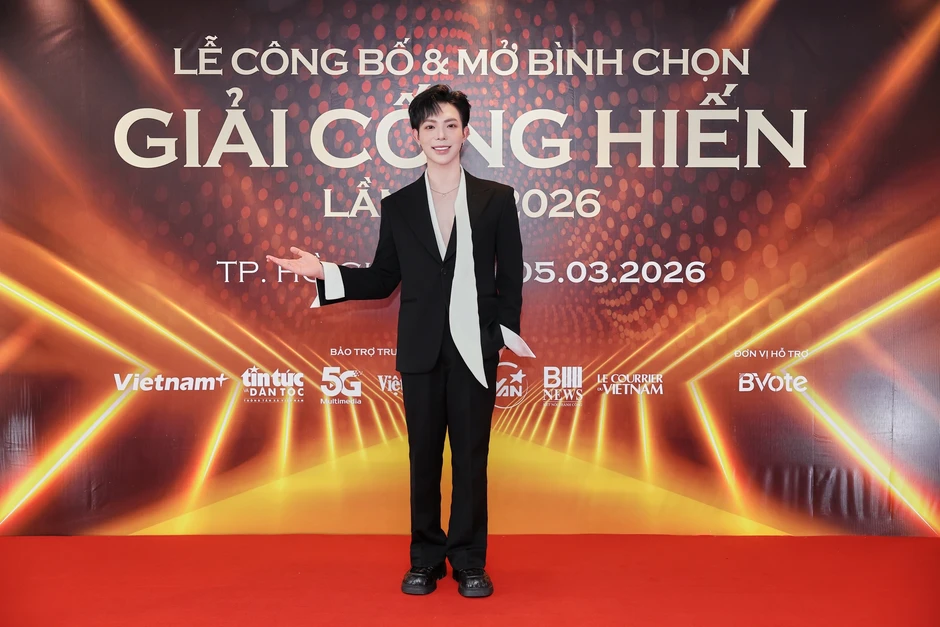 Công Vinh 'lẻ bóng' dự sự kiện, Hòa Minzy, Trang Pháp gợi cảm trên thảm đỏ Công Vinh 'lẻ bóng' dự sự kiện, Hòa Minzy, Trang Pháp gợi cảm trên thảm đỏ