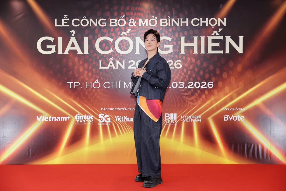 Công Vinh 'lẻ bóng' dự sự kiện, Hòa Minzy, Trang Pháp gợi cảm trên thảm đỏ Công Vinh 'lẻ bóng' dự sự kiện, Hòa Minzy, Trang Pháp gợi cảm trên thảm đỏ
