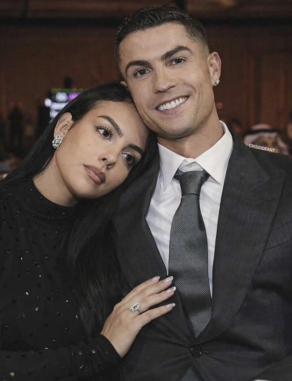 Cristiano Ronaldo và Georgina ký thỏa thuận tiền hôn nhân trước đám cưới Cristiano Ronaldo và Georgina ký thỏa thuận tiền hôn nhân trước đám cưới