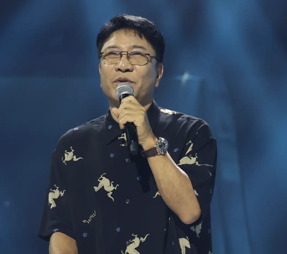 Cụ ông 74 tuổi làm chao đảo showbiz Hàn Quốc Cụ ông 74 tuổi làm chao đảo showbiz Hàn Quốc