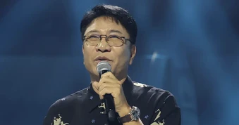 Cụ ông 74 tuổi làm chao đảo showbiz Hàn Quốc
