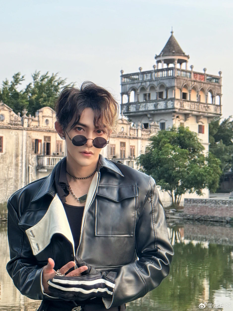 Cú sốc ngày Cá tháng 4: Nam thần “mặt rắn” showbiz bất ngờ tuyên bố giải nghệ Cú sốc ngày Cá tháng 4: Nam thần “mặt rắn” showbiz bất ngờ tuyên bố giải nghệ