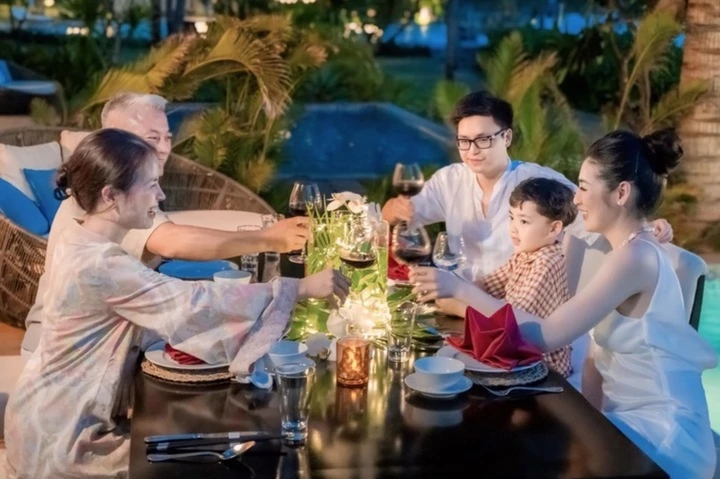 Cuộc sống của 'Á hậu có gương mặt phúc hậu nhất Việt Nam' sau 8 năm lấy chồng Cuộc sống của 'Á hậu có gương mặt phúc hậu nhất Việt Nam' sau 8 năm lấy chồng
