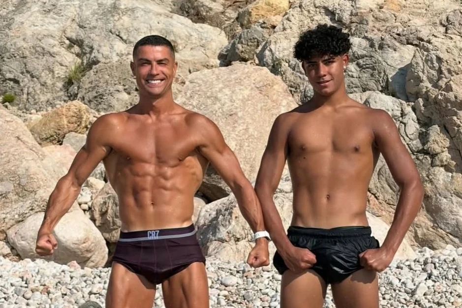 Cuộc sống của Cristiano Jr. - con trai 16 tuổi cao 1,9m của Ronaldo