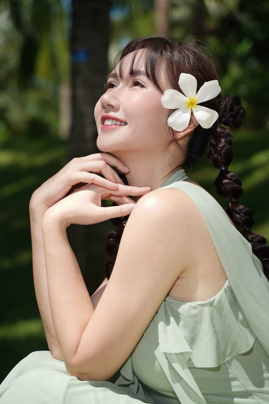 Cuộc sống của diễn viên Hương Giang sau khi kết hôn với chồng hơn 11 tuổi
