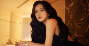 Cuộc sống giàu có đến ngột ngạt, mệt vì nghĩ cách tiêu tiền của Mai Phương Thúy quê Hà Nội, SN 1988