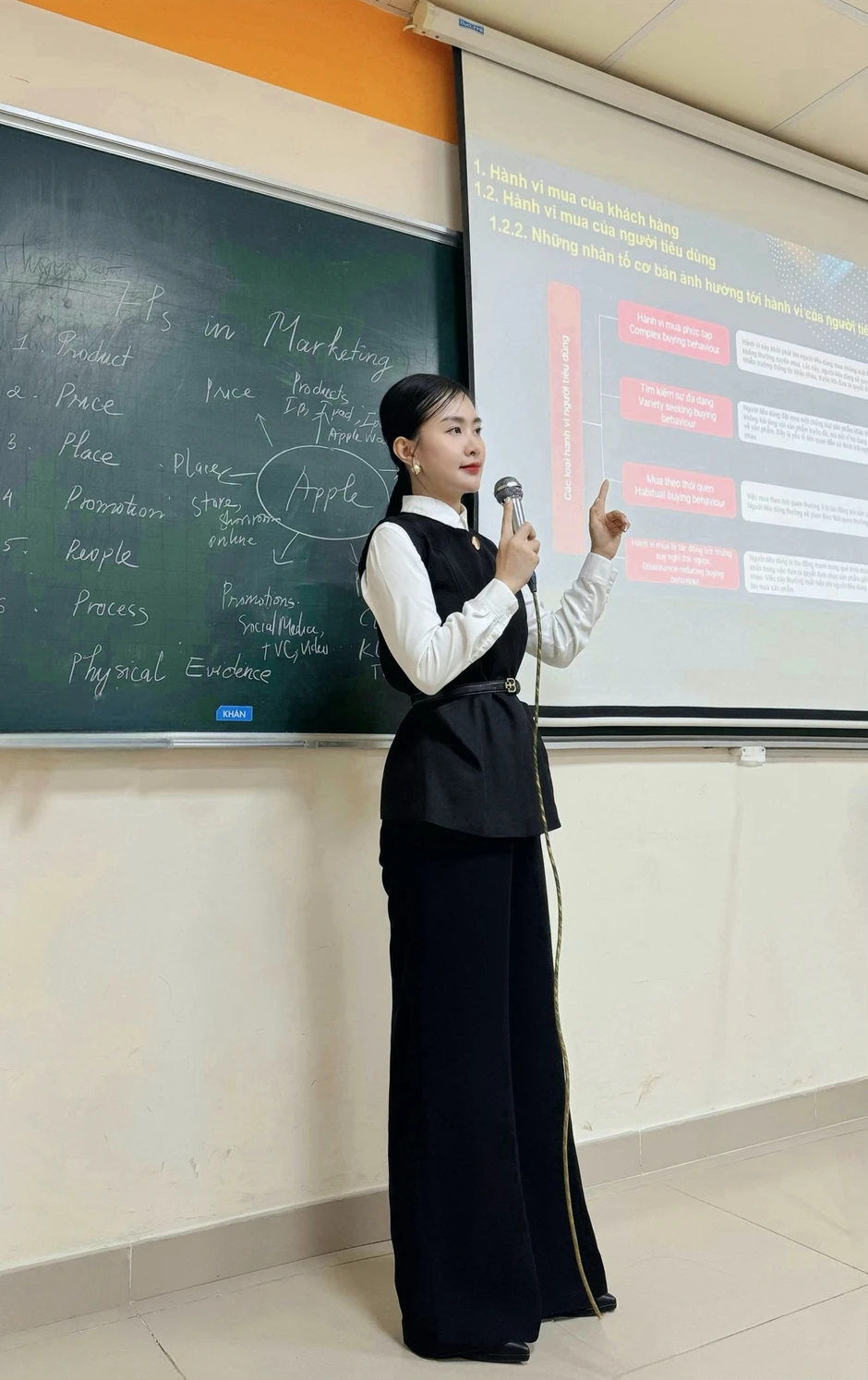 Cuộc sống hiện tại gây bất ngờ của á hậu Lê Hà Phương từng gây sốt với bức ảnh coi thi Cuộc sống hiện tại gây bất ngờ của á hậu Lê Hà Phương từng gây sốt với bức ảnh coi thi