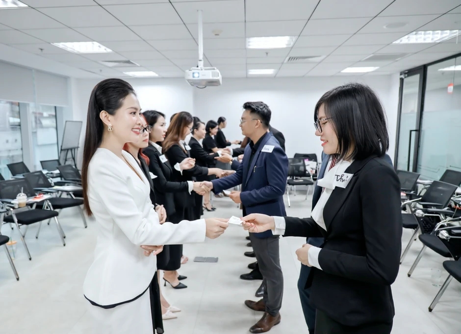 Cuộc sống hiện tại gây bất ngờ của á hậu Lê Hà Phương từng gây sốt với bức ảnh coi thi Cuộc sống hiện tại gây bất ngờ của á hậu Lê Hà Phương từng gây sốt với bức ảnh coi thi