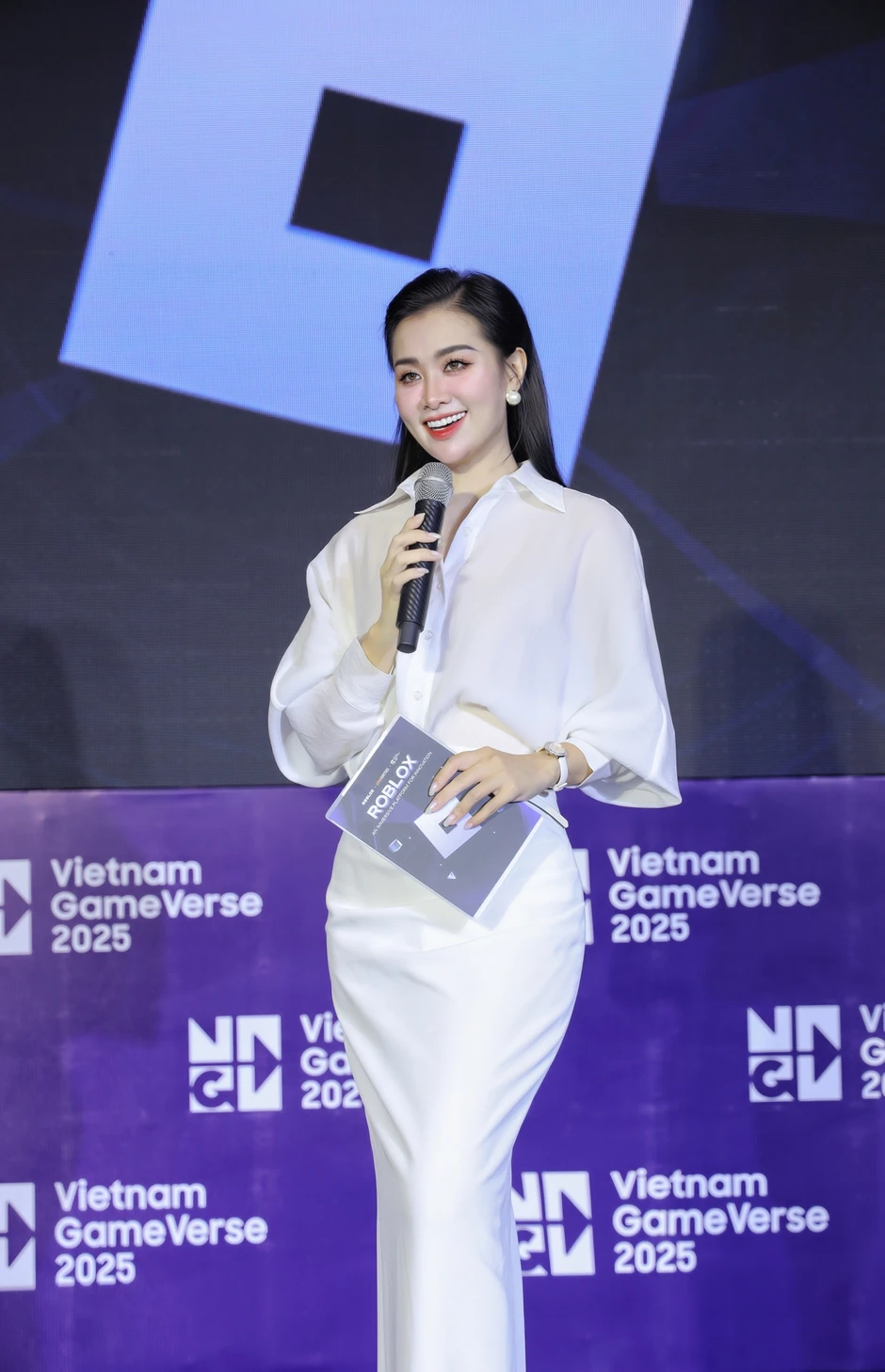 Cuộc sống hiện tại gây bất ngờ của á hậu Lê Hà Phương từng gây sốt với bức ảnh coi thi Cuộc sống hiện tại gây bất ngờ của á hậu Lê Hà Phương từng gây sốt với bức ảnh coi thi