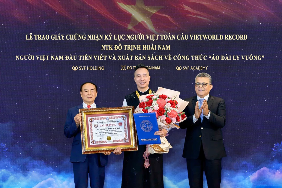 Cuốn sách về công thức may áo dài của NTK Việt nhận Bằng Kỷ lục Toàn cầu