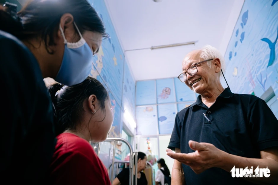 'Cựu bệnh nhân' ung thư tri ân bác sĩ và tiếp sức cho bệnh nhi ung thư