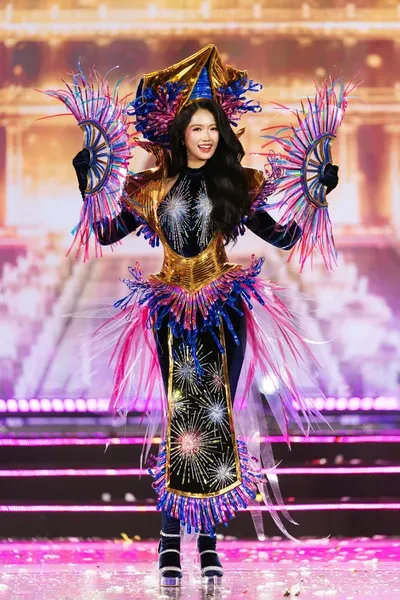 Đại diện Việt Nam tại Miss World 2026 lộng lẫy trong trang phục lấy cảm hứng từ tranh Đông Hồ Đại diện Việt Nam tại Miss World 2026 lộng lẫy trong trang phục lấy cảm hứng từ tranh Đông Hồ