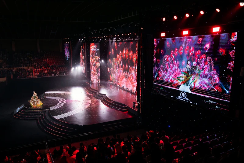 Đại diện Việt Nam tại Miss World 2026 lộng lẫy trong trang phục lấy cảm hứng từ tranh Đông Hồ Đại diện Việt Nam tại Miss World 2026 lộng lẫy trong trang phục lấy cảm hứng từ tranh Đông Hồ