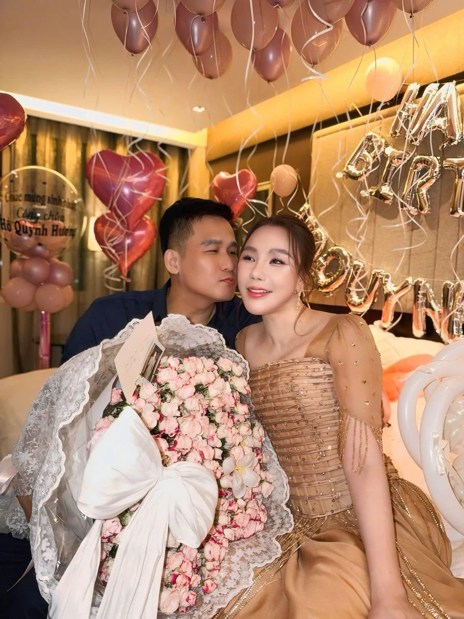 Đại gia ăn thuần chay SN 1978 gọi Hồ Quỳnh Hương là "vợ yêu"