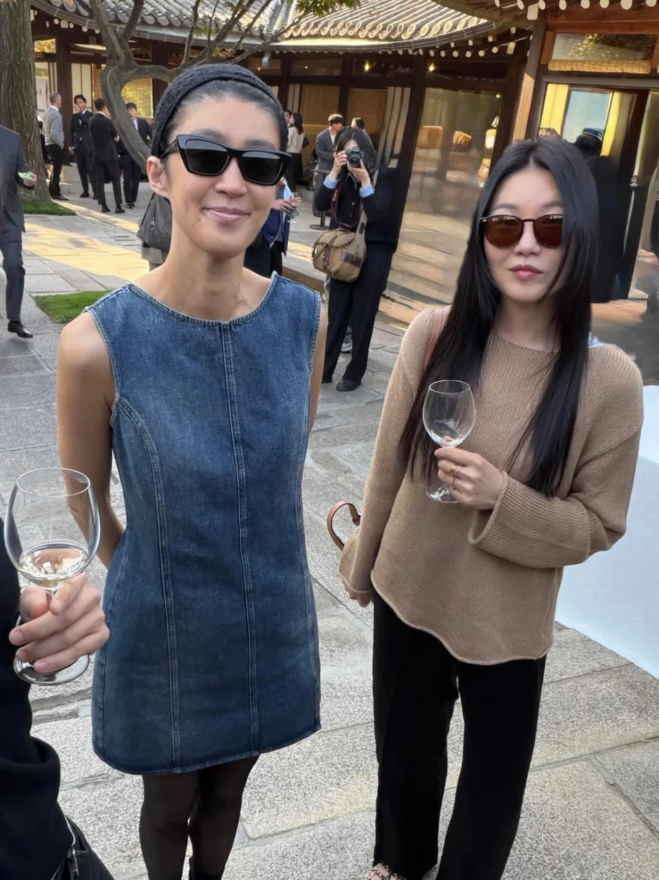 Đám cưới bạn thân Jennie - Song Hye Kyo: Cô dâu mặc đơn giản đi giày bệt vẫn chất, cả dàn sao tề tựu đông đủ Đám cưới bạn thân Jennie - Song Hye Kyo: Cô dâu mặc đơn giản đi giày bệt vẫn chất, cả dàn sao tề tựu đông đủ