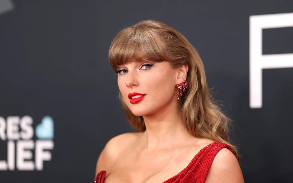 Đám cưới của Taylor Swift và Travis Kelce sẽ là "một chiến dịch bí mật" Đám cưới của Taylor Swift và Travis Kelce sẽ là "một chiến dịch bí mật"