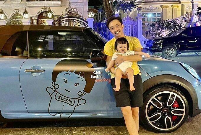 Đàm Thu Trang bận đi sắm đồ nội thất, Cường Đô La trông con đúng chuẩn nhà giàu, đưa con đi ngắm siêu xe mới chịu Đàm Thu Trang bận đi sắm đồ nội thất, Cường Đô La trông con đúng chuẩn nhà giàu, đưa con đi ngắm siêu xe mới chịu