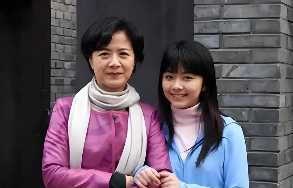 Đàm Tùng Vận và 23 ngày chờ mẹ tỉnh lại: Nỗi đau không thể đổi bằng 3,6 tỷ đồng