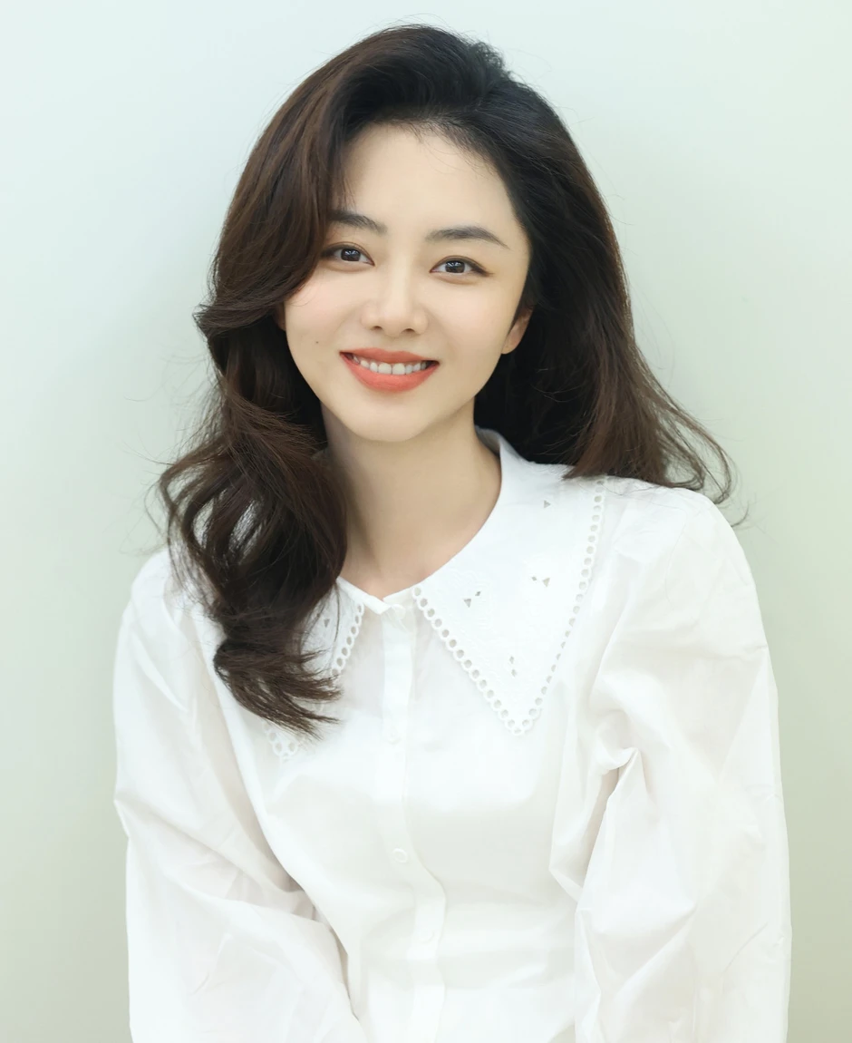 Đàm Tùng Vận vượt xa Địch Lệ Nhiệt Ba Đàm Tùng Vận vượt xa Địch Lệ Nhiệt Ba