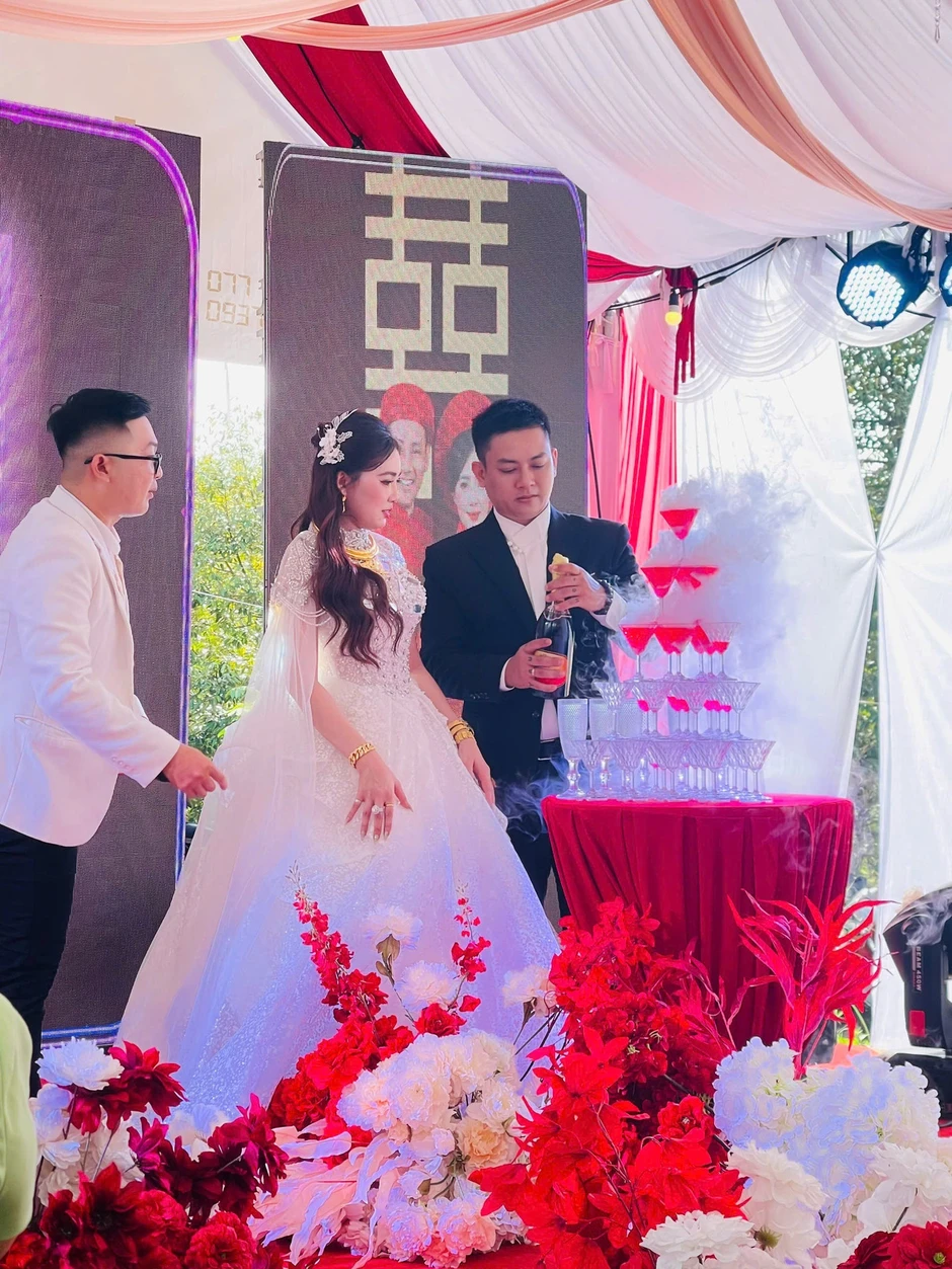 Đàm Vĩnh Hưng dự đám cưới Hoài Lâm Đàm Vĩnh Hưng dự đám cưới Hoài Lâm