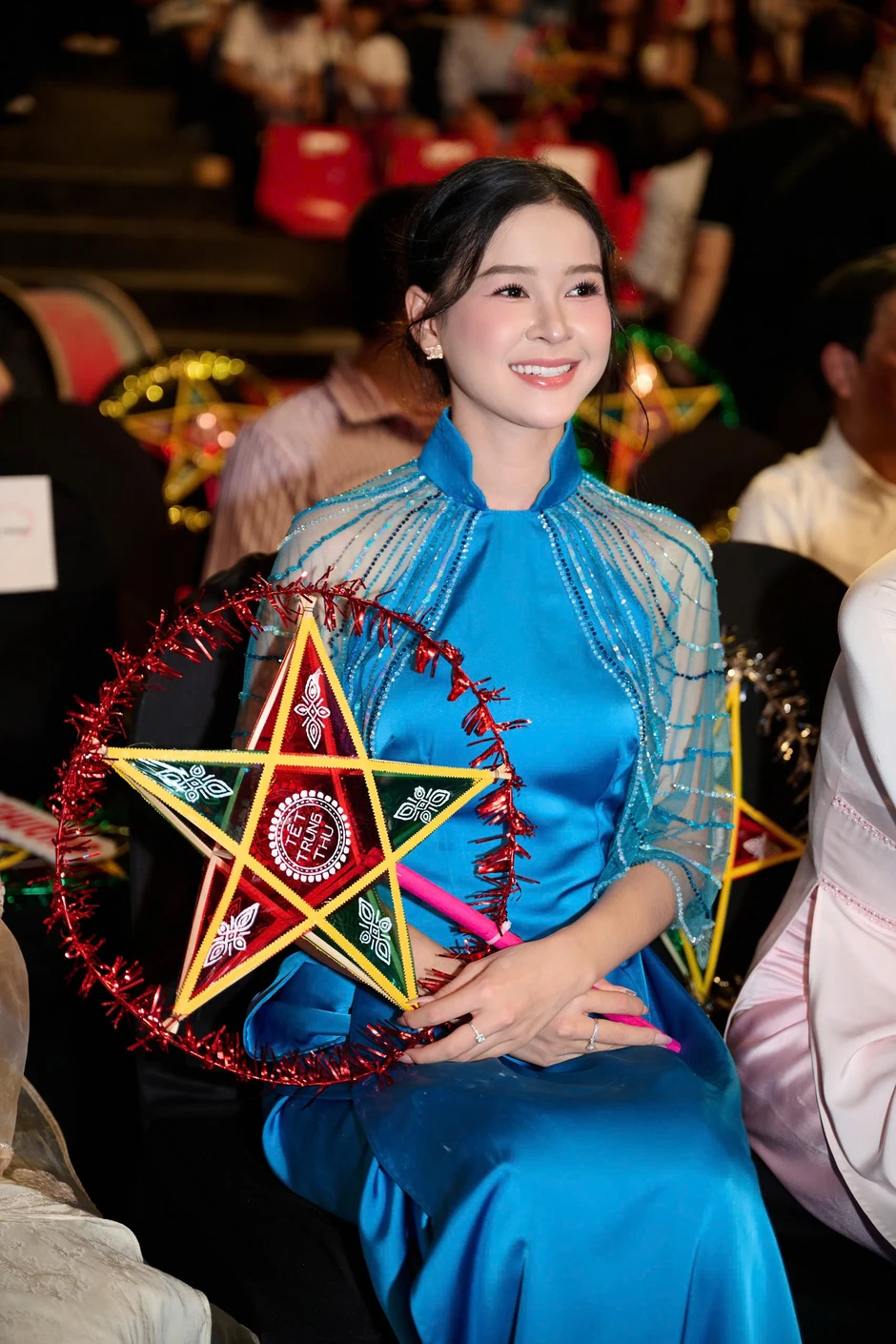 Dàn hoa hậu, á hậu sẻ chia yêu thương với trẻ em mắc bệnh tim dịp Trung thu Dàn hoa hậu, á hậu sẻ chia yêu thương với trẻ em mắc bệnh tim dịp Trung thu