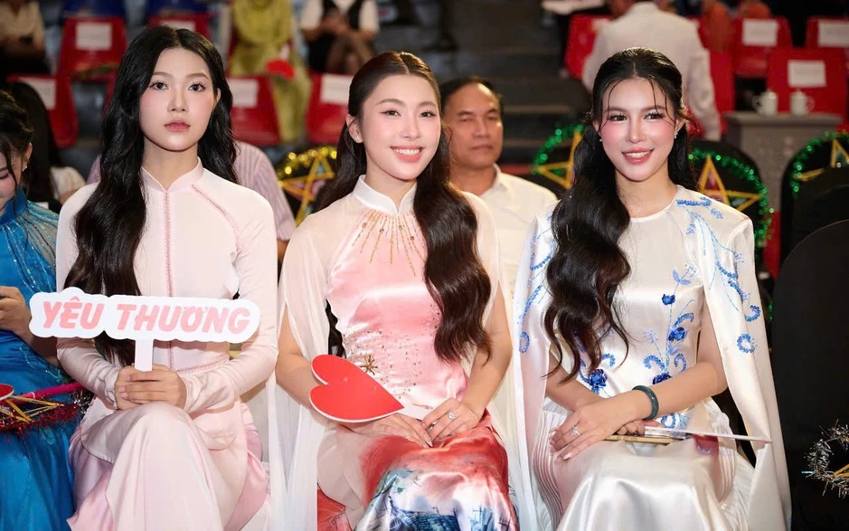 Dàn hoa hậu, á hậu sẻ chia yêu thương với trẻ em mắc bệnh tim dịp Trung thu Dàn hoa hậu, á hậu sẻ chia yêu thương với trẻ em mắc bệnh tim dịp Trung thu