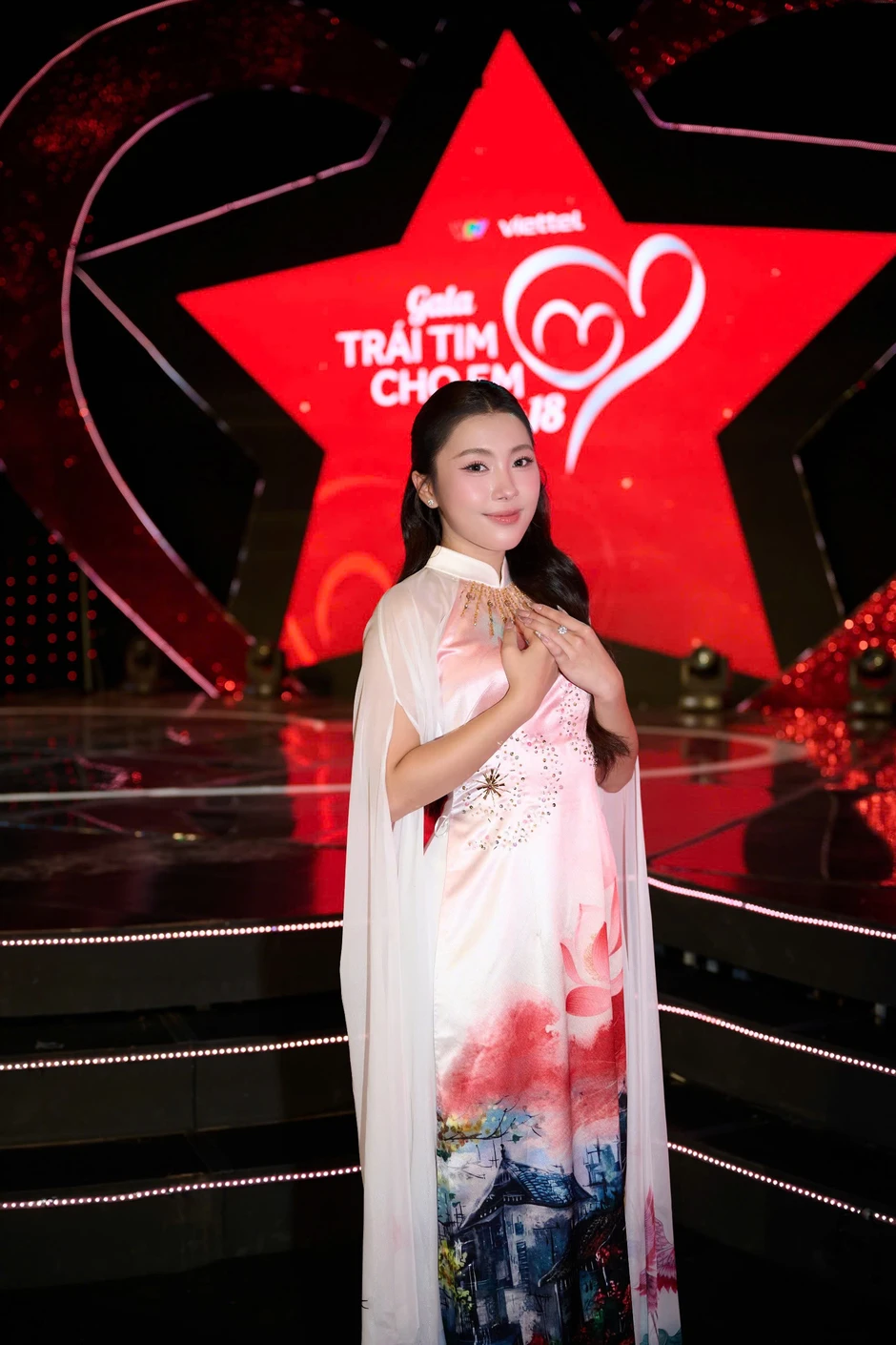 Dàn hoa hậu, á hậu sẻ chia yêu thương với trẻ em mắc bệnh tim dịp Trung thu Dàn hoa hậu, á hậu sẻ chia yêu thương với trẻ em mắc bệnh tim dịp Trung thu