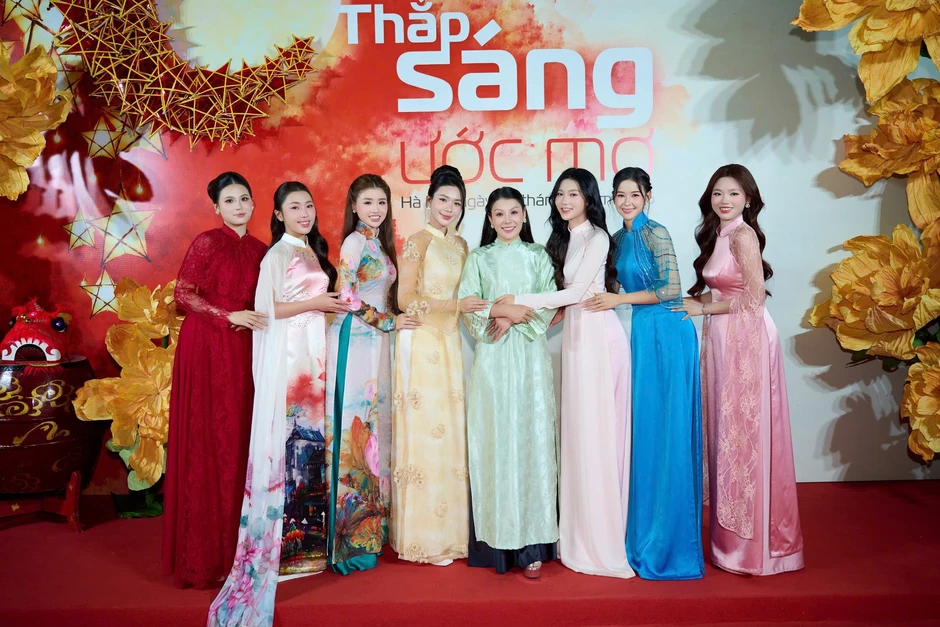 Dàn hoa hậu, á hậu sẻ chia yêu thương với trẻ em mắc bệnh tim dịp Trung thu Dàn hoa hậu, á hậu sẻ chia yêu thương với trẻ em mắc bệnh tim dịp Trung thu
