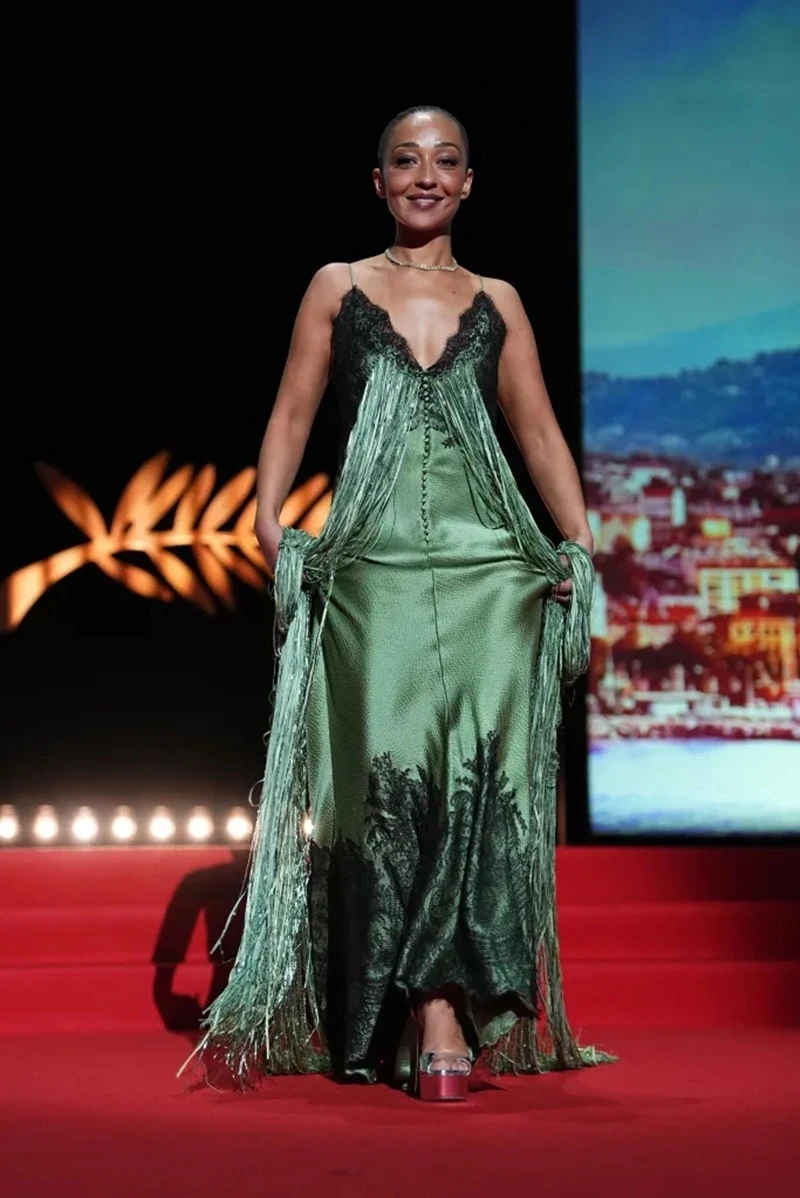 Dàn mỹ nhân lộng lẫy đến choáng ngợp ở thảm đỏ Cannes