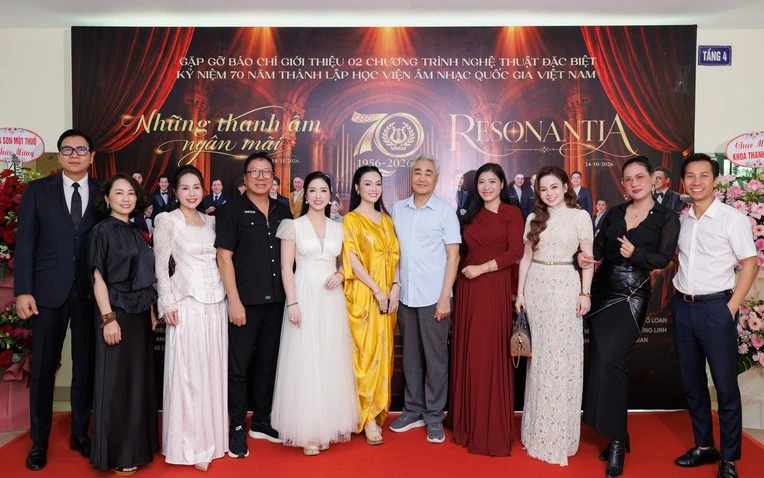 Dàn sao hội tụ trong 2 đêm nhạc kỷ niệm 70 năm Học viện Âm nhạc Quốc gia Việt Nam Dàn sao hội tụ trong 2 đêm nhạc kỷ niệm 70 năm Học viện Âm nhạc Quốc gia Việt Nam