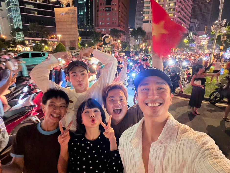 Dàn sao sau chiến thắng của đội tuyển Việt Nam: Tiểu Vy đính chính gấp, Mỹ Tâm vỡ oà, 1 nàng hậu xuống phố! Dàn sao sau chiến thắng của đội tuyển Việt Nam: Tiểu Vy đính chính gấp, Mỹ Tâm vỡ oà, 1 nàng hậu xuống phố!