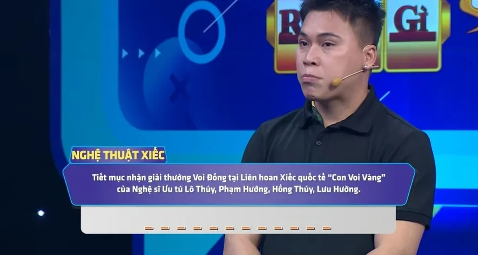 Dàn thí sinh đấu khẩu khiến MC Úm ba la ra chữ gì "cạn lời" Dàn thí sinh đấu khẩu khiến MC Úm ba la ra chữ gì "cạn lời"
