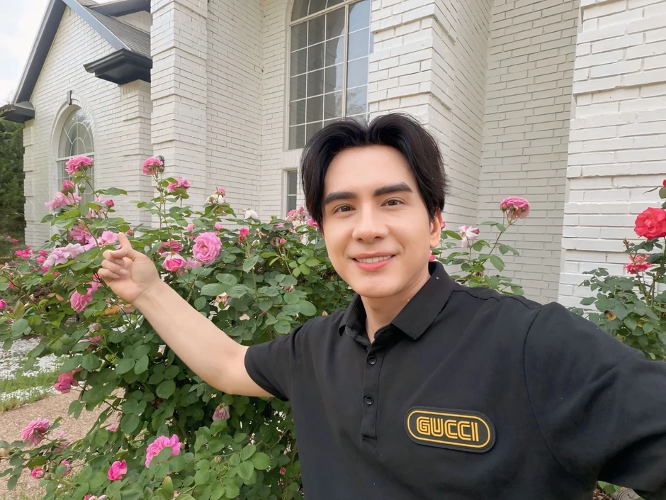 Đan Trường hé lộ biệt thự bề thế ở Mỹ, kể: "Cô hàng xóm người Tây rất dễ thương" Đan Trường hé lộ biệt thự bề thế ở Mỹ, kể: "Cô hàng xóm người Tây rất dễ thương"