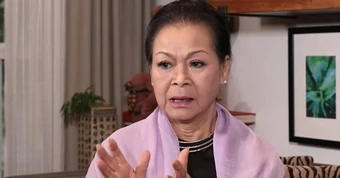 Danh ca Khánh Ly: "Đừng nói thế, vợ chồng ở với nhau còn chán"