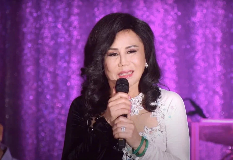 Danh ca Thanh Tuyền: Nghe tin cha mất, tôi vẫn phải ở trên sân khấu hát cười