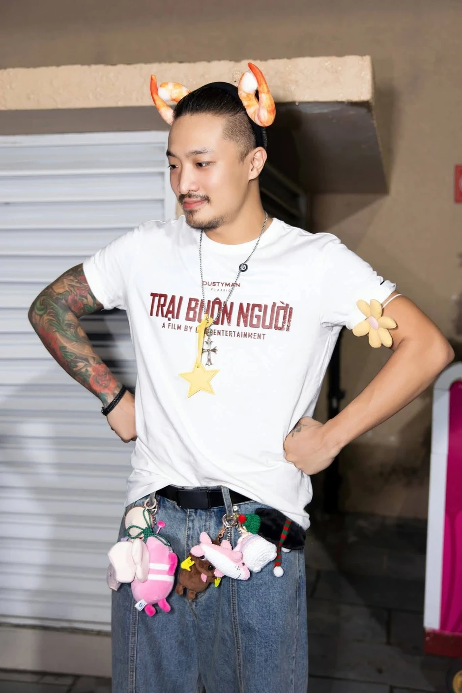 Danh tính ác nhân của Trại Buôn Người: Giao diện hổ báo, hệ điều hành “Hello Kitty”, con trai của một Nghệ sĩ Ưu tú