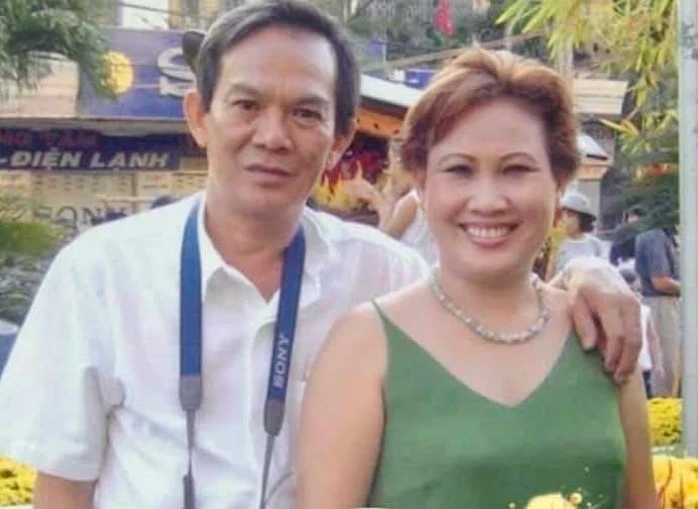 Đạo diễn Minh Nguyệt dốc sức cho triển lãm tranh của con gái - họa sĩ Moon Đạo diễn Minh Nguyệt dốc sức cho triển lãm tranh của con gái - họa sĩ Moon
