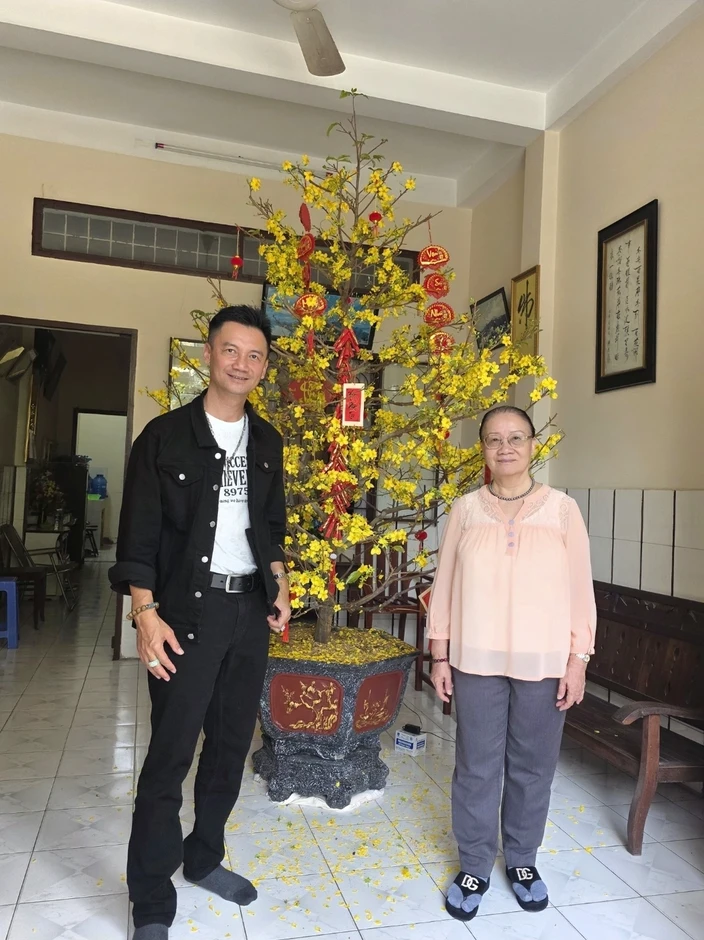 Đạo diễn Quốc Võ: 22 năm mới có cái tết bên mẹ ở quê nhà Đạo diễn Quốc Võ: 22 năm mới có cái tết bên mẹ ở quê nhà