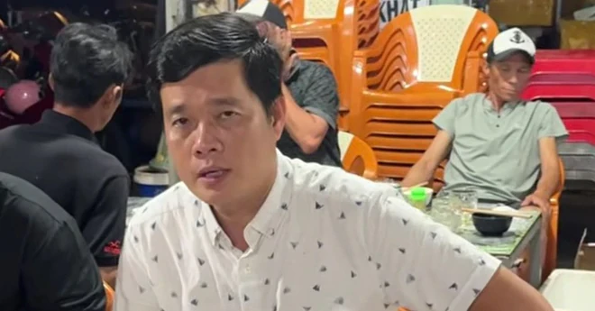 Đạo diễn quyền lực đi theo xin lỗi Đàm Vĩnh Hưng Đạo diễn quyền lực đi theo xin lỗi Đàm Vĩnh Hưng